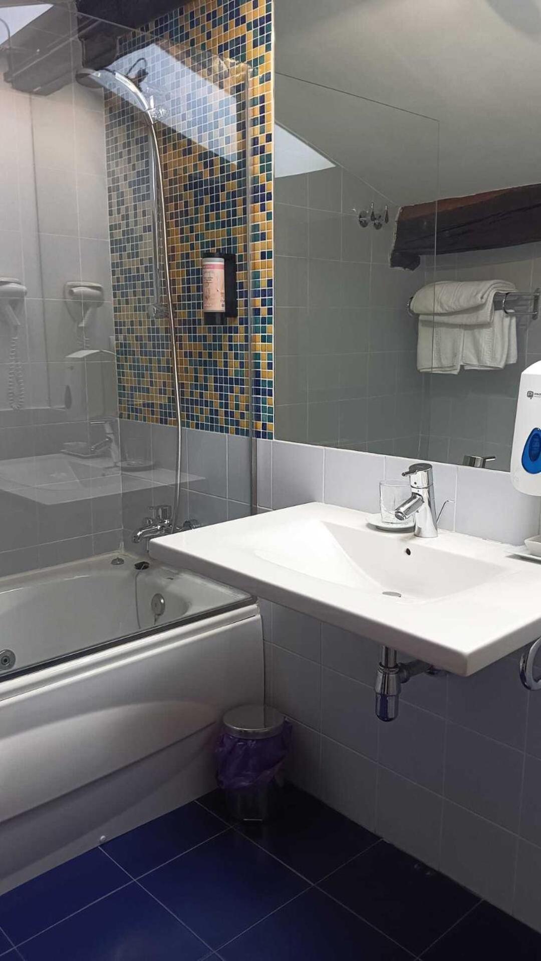 Gastro Hotel La Giraldilla Liérganes 部屋 写真